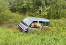 Mitsubishi wypadło z drogi w Grabownicy Starzeńskiej. Kierowca trafił do szpitala