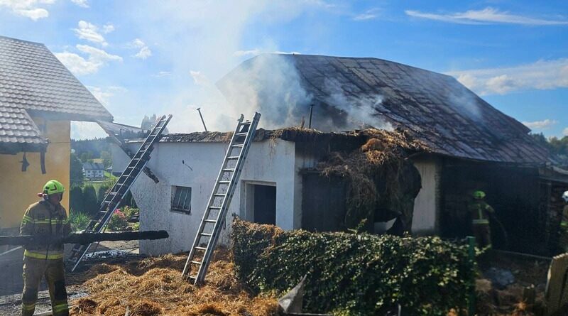 Pożar stodoły w Rudawcu. Strażacy przez cztery godziny walczyli z ogniem