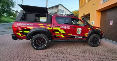 OSP Izdebki z nowym samochodem ratowniczo-gaśniczym. Jednostka otrzymała Toyotę Hilux