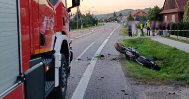 Wypadek w Starej Wsi. Motocykl zderzył się z samochodem