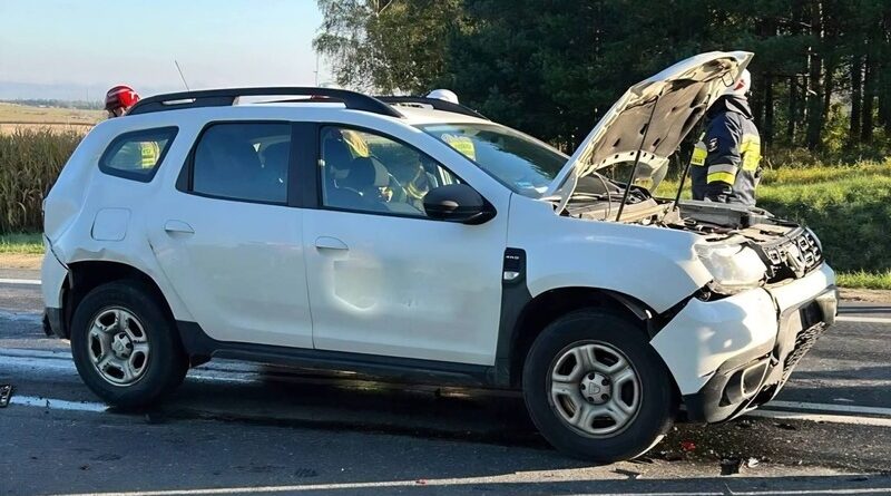 Zderzenie trzech samochodów w Klimkówce. Jedna osoba trafiła do szpitala