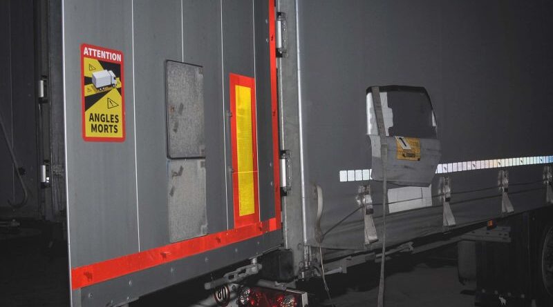 Ukryli się w naczepie z lodówkami. Czterech migrantów zatrzymała Straż Graniczna