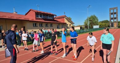 Blizne i Haczów z tytułami mistrzów powiatu w sztafetowych biegach przełajowych