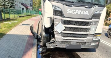 Utrudnienia w centrum Domaradza po kolizji cysterny