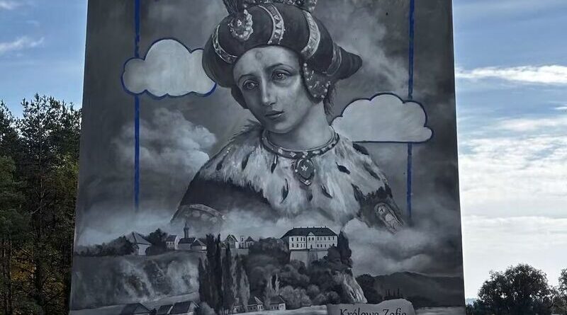 Portret królowej Zofii gotowy. Mural na moście w Sanoku nabiera kształtów