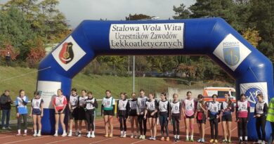 Złoto i srebro dla powiatu brzozowskiego. Sukcesy młodych biegaczy w Stalowej Woli
