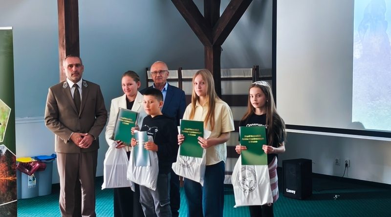 Uczennica z Woli Jasienickiej na podium konkursu „Krajobraz w ruchu” Uczennica z Woli Jasienickiej na podium konkursu „Krajobraz w ruchu”