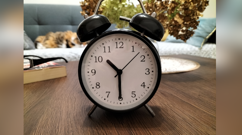 Zmiana czasu już jutro. O której godzinie przestawimy zegarki?